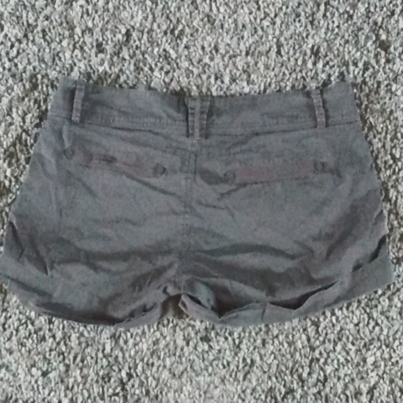 Grey shorts - Picture 2 of 3